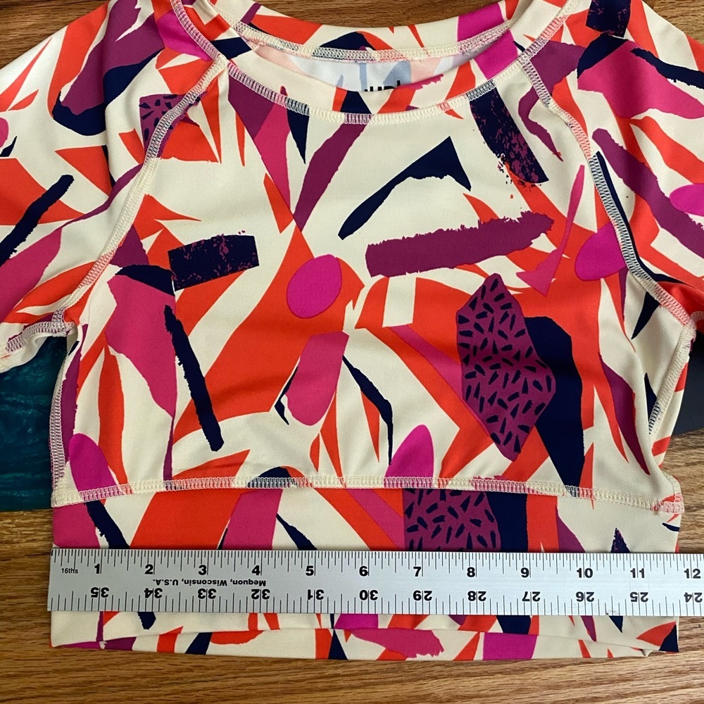 Vibrant Abstract Crop Top - Picture 3 of 8